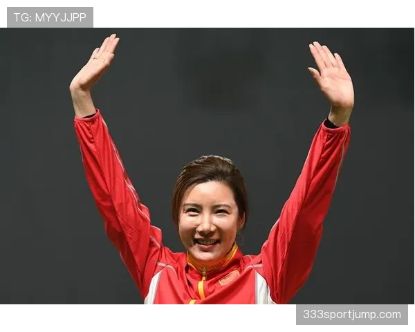 杜丽晒家照,那盏灯比我月薪还狠,笑死 杜丽晒家照,那盏灯比我月薪还狠,笑死