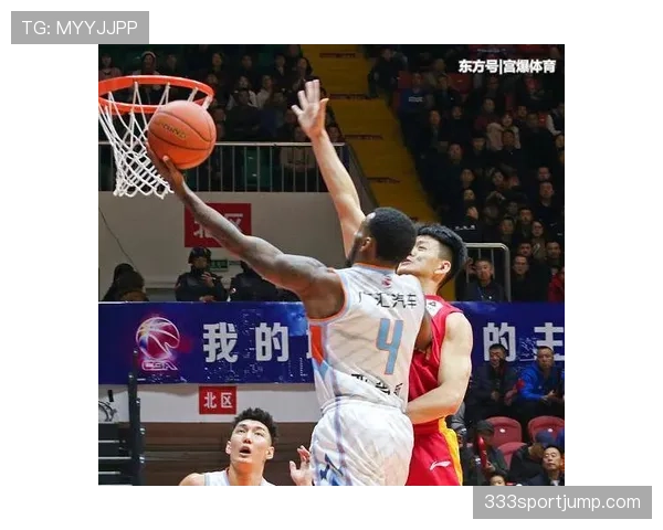 篮球规则详解：到底什么是阻挡犯规？看视频讲解判罚标准